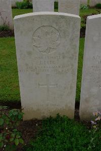 Etaples Military Cemetery - Leeming, R